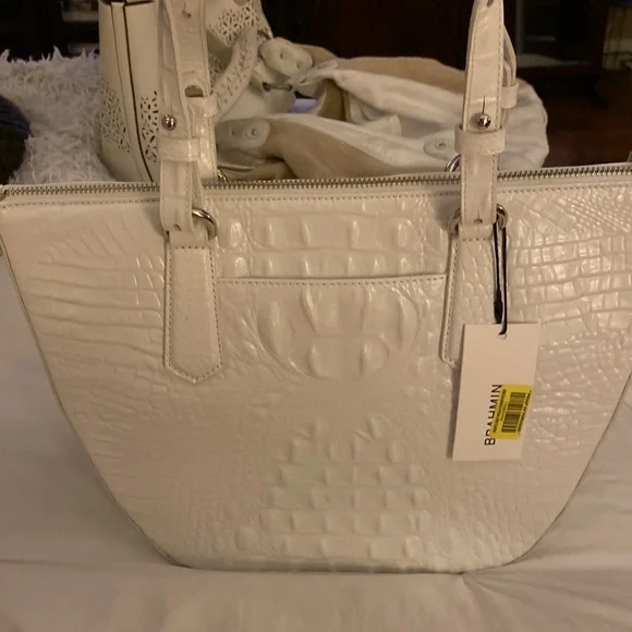 NWT Brahmin Small  Willa in Denim
Royal Palm White and Blue. - Picture 4 of 6